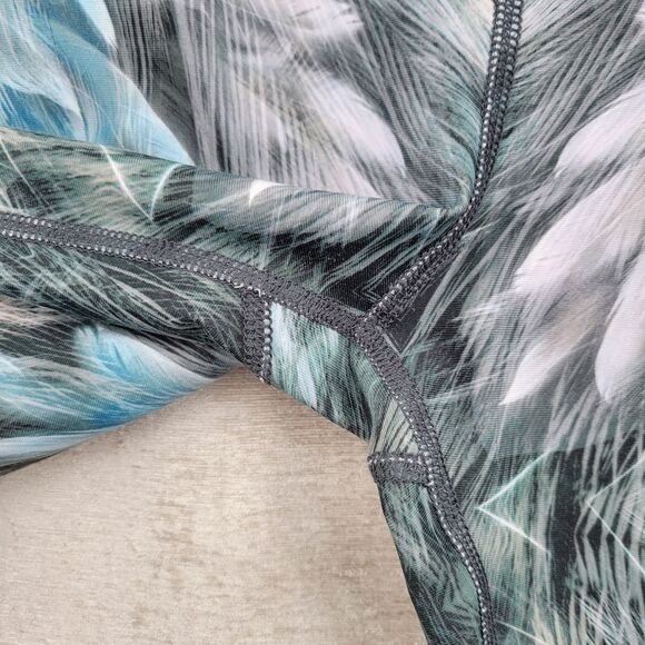 Evolution and Creation EVCR Feather Print Cropped Leggings Women's Large - Picture 3 of 9